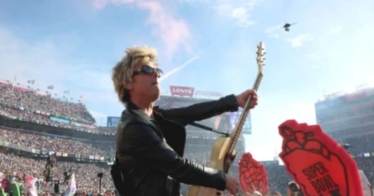 Green Day Charts A New Hit With One Of The Band’s Most Famous Songs